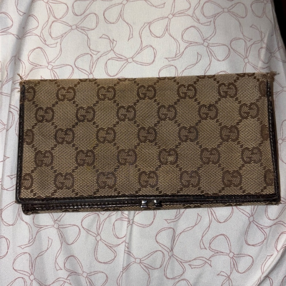 VINTAGE GUCCI WALLET WITHOUT CLASP!